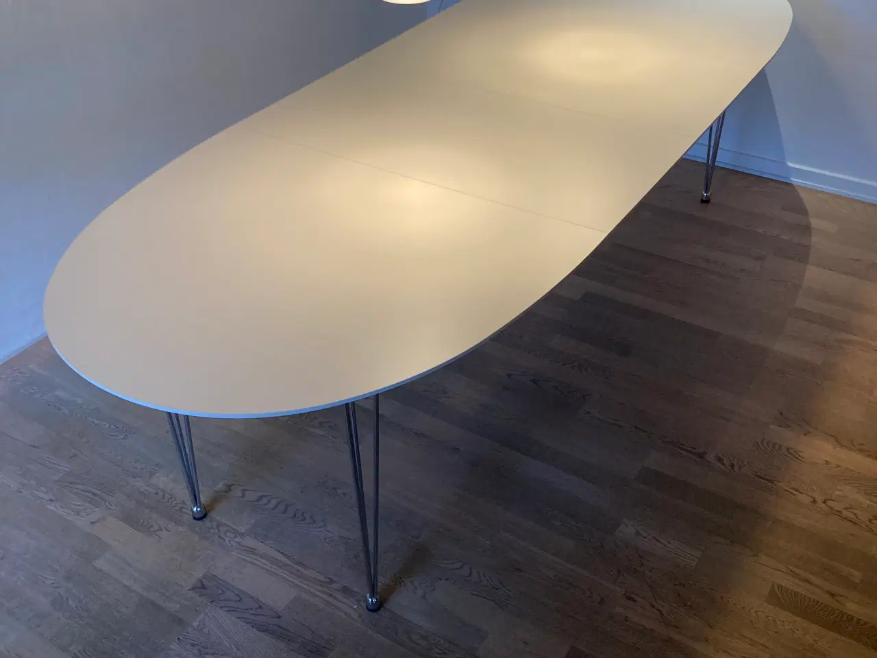Billede 3 - Spisebord med 6 Hay stole (Normalpris 17.000kr.) 