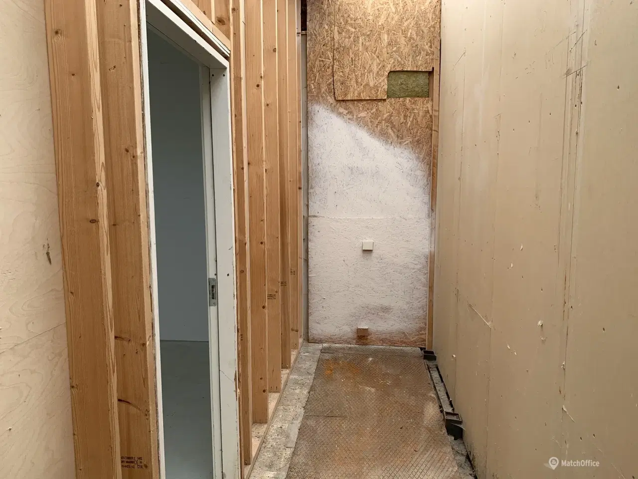 Billede 10 - Lager med elhejst aluport beliggende i populært håndværksområde i Greve