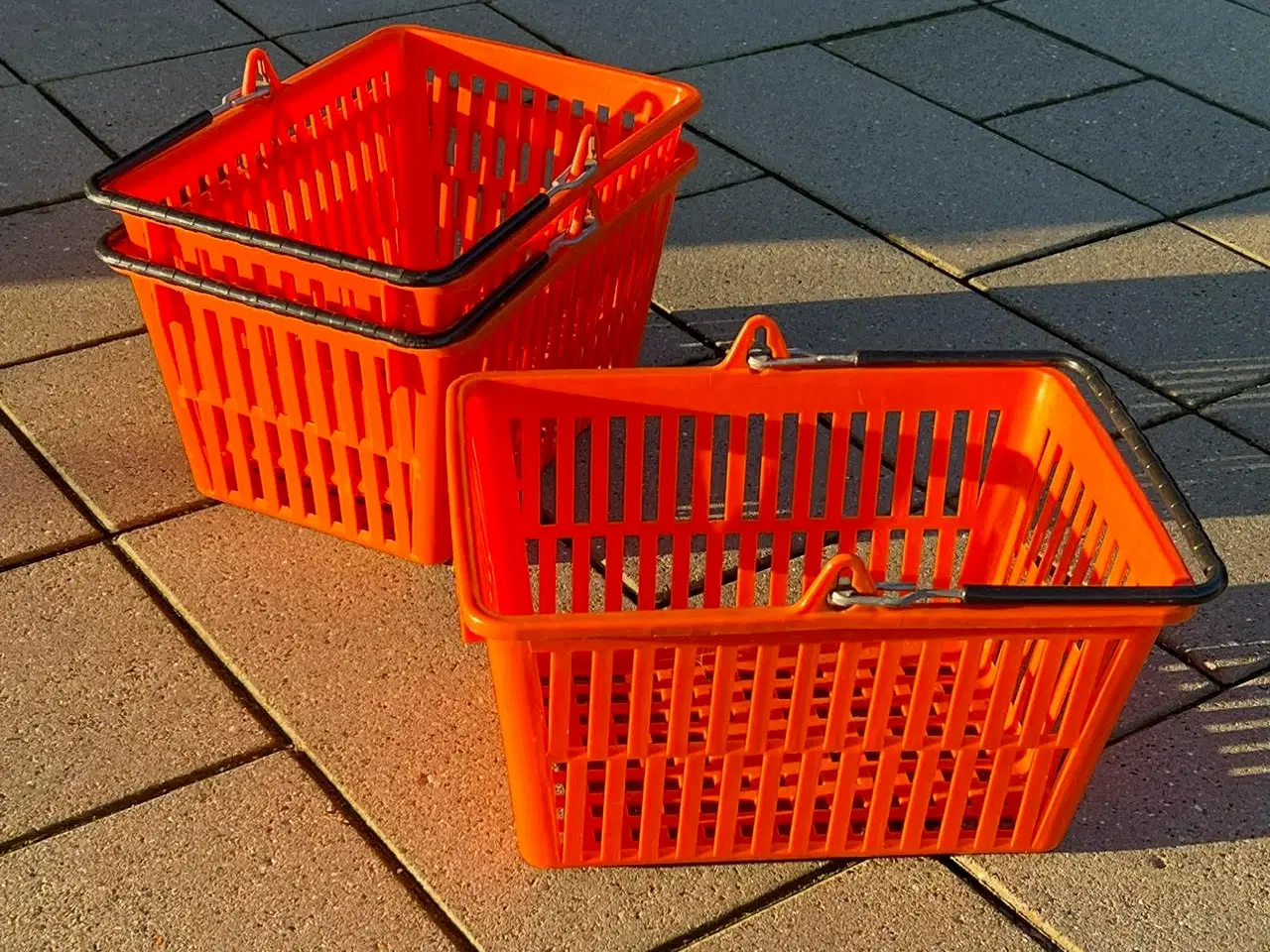 Billede 1 - Indkøbskurve med metal håndtag