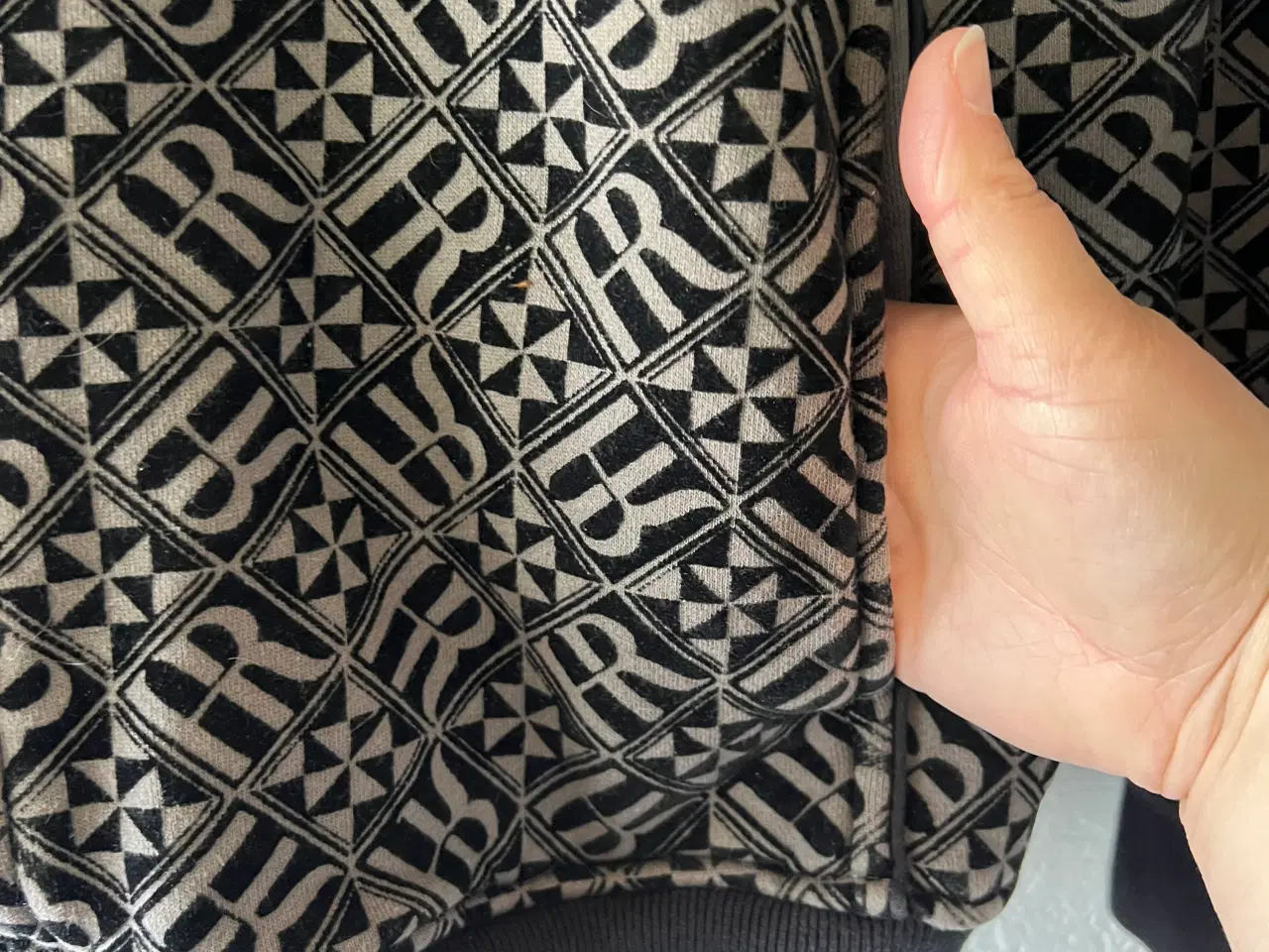 Billede 4 - Rydel House Royalty Sweatshirt m/Lynlås. (Str. L)