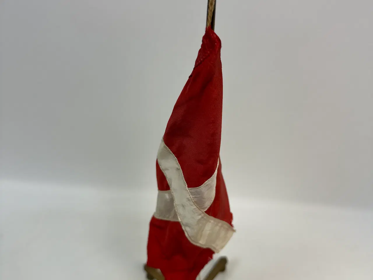 Billede 4 - Ældre messing dannebro / bordflag