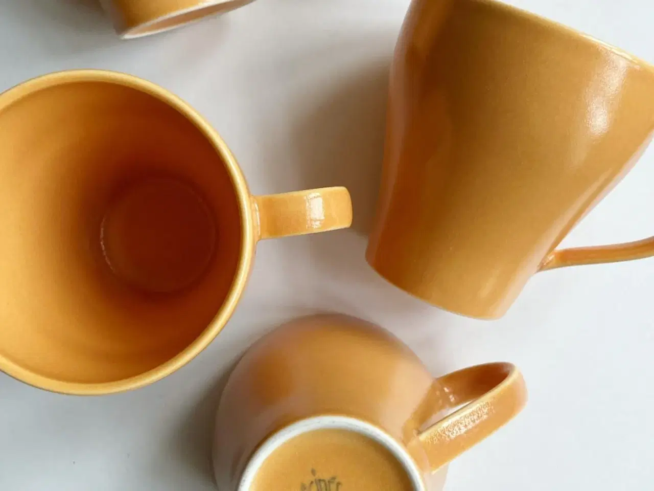 Billede 3 - Desiree, ferskenfarvede krus, 5 stk samlet