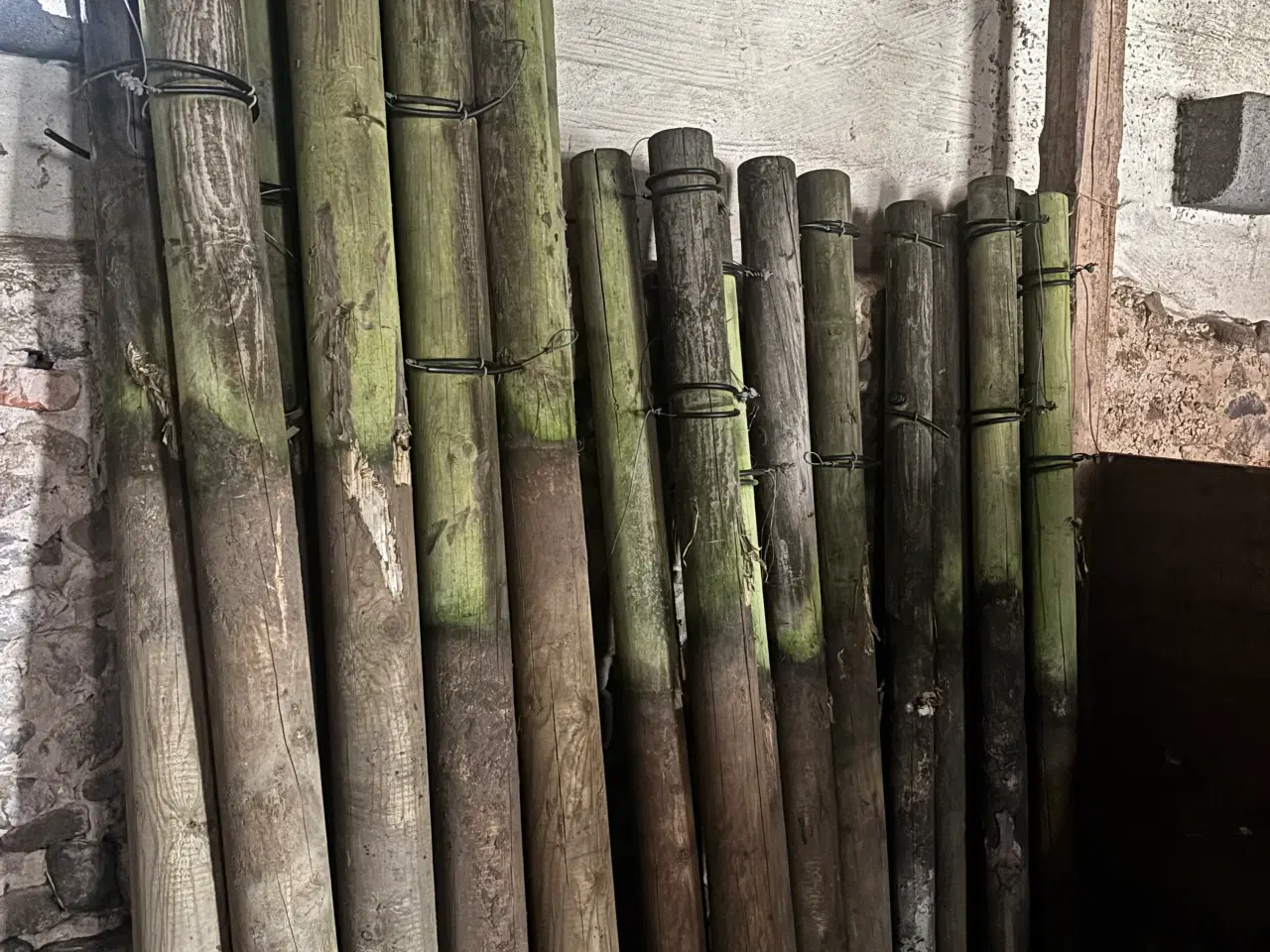 Billede 3 - Materialer til komplet udendørshegn