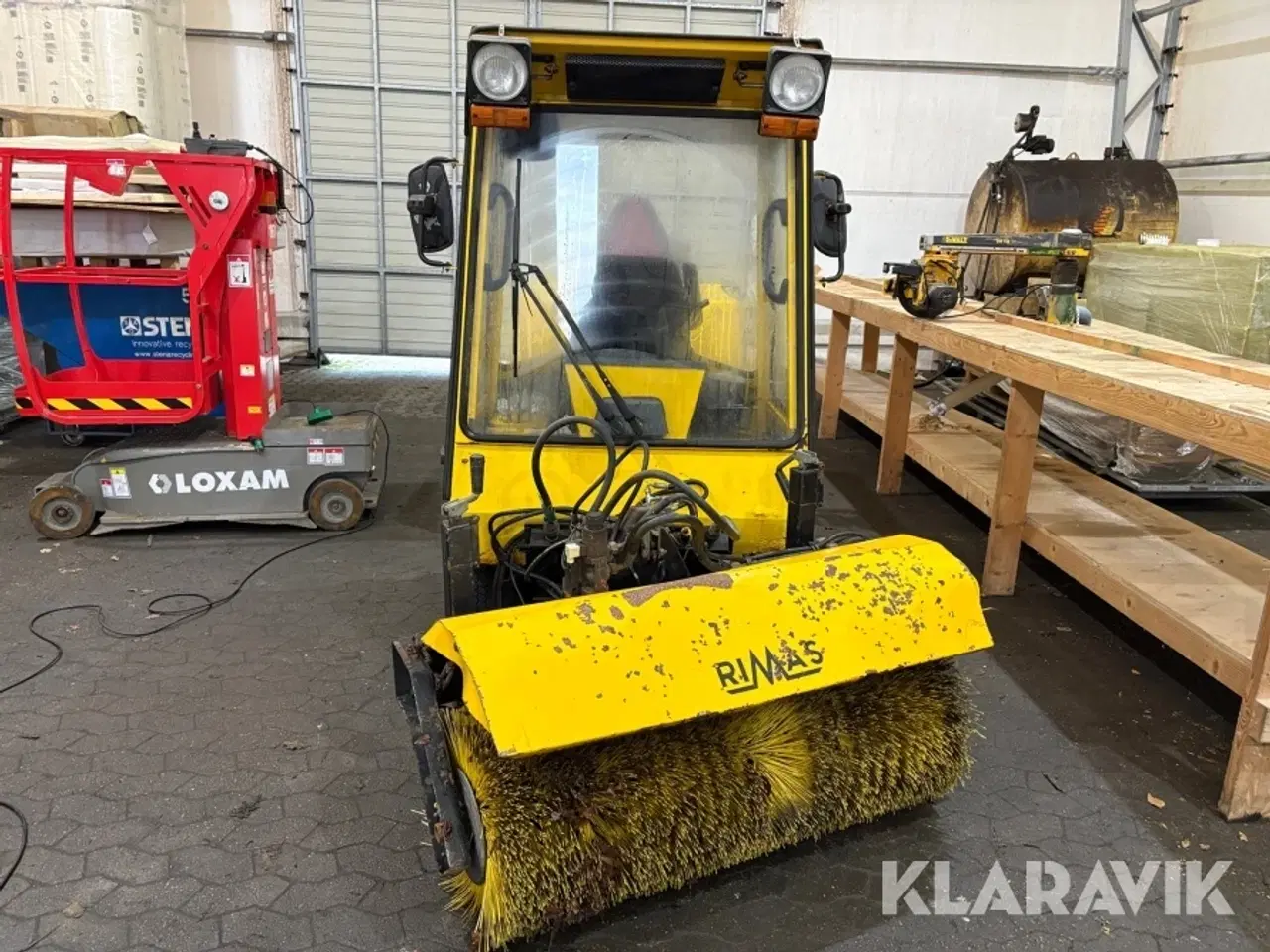 Billede 2 - Redskabsbærer Rimas / Wulff W400 - med kost og Saltspreder