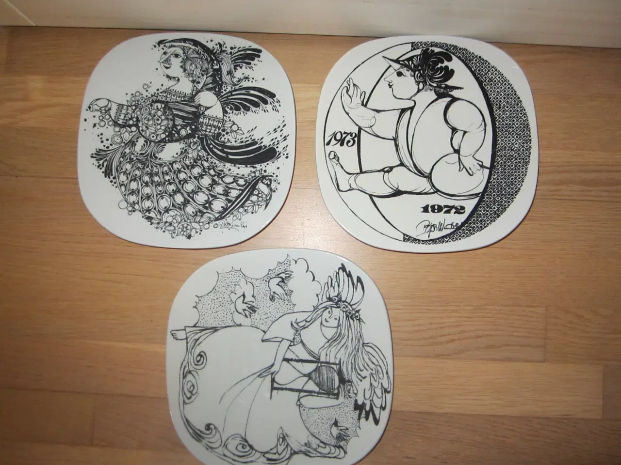 Billede 1 - Fine Bjørn Wiinblad årsplatter/fade