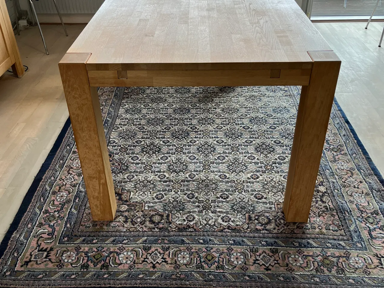 Billede 2 - Spisebord massiv eg