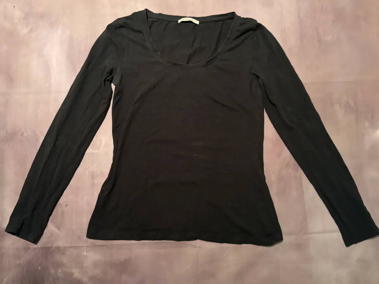 Billede 1 - Pæn trøje sælges