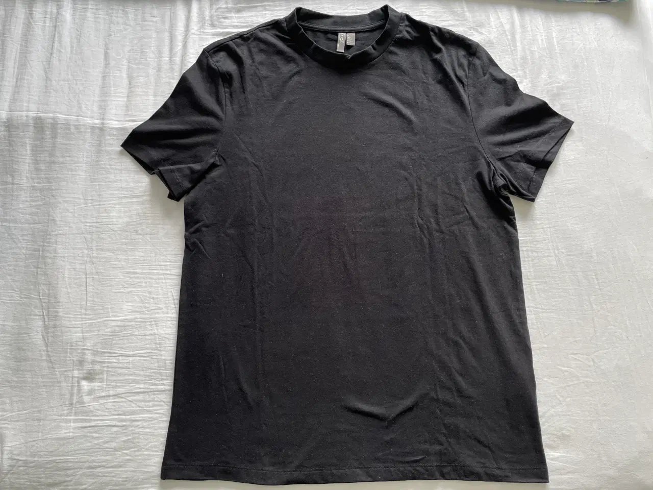 Billede 1 - Ny Sort T-Shirt fra ASOS aldrig brugt, Ubrugt