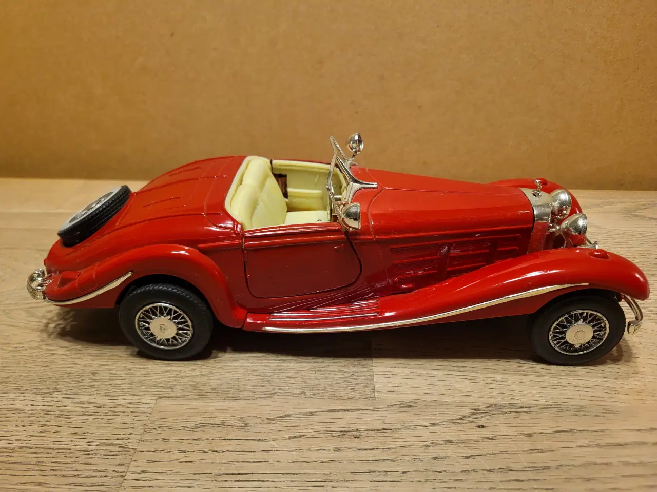 Billede 8 - Modelbiler blandet 4 stk. Og 2 stk. Skilte. 100 kr