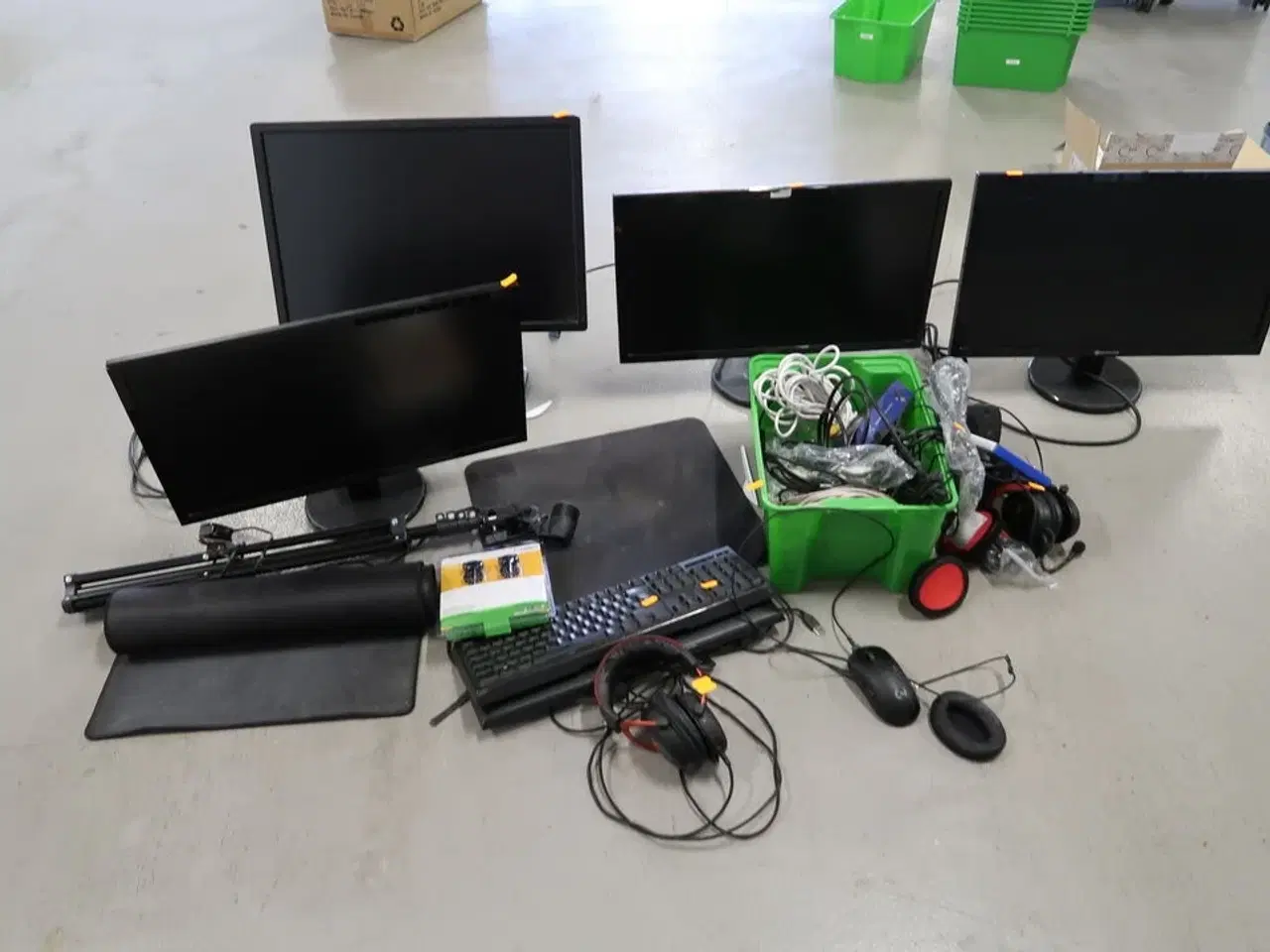 Billede 1 - 4 stk. computerskærme ACER K242HL, DELL m.fl. samt div. It-udstyr