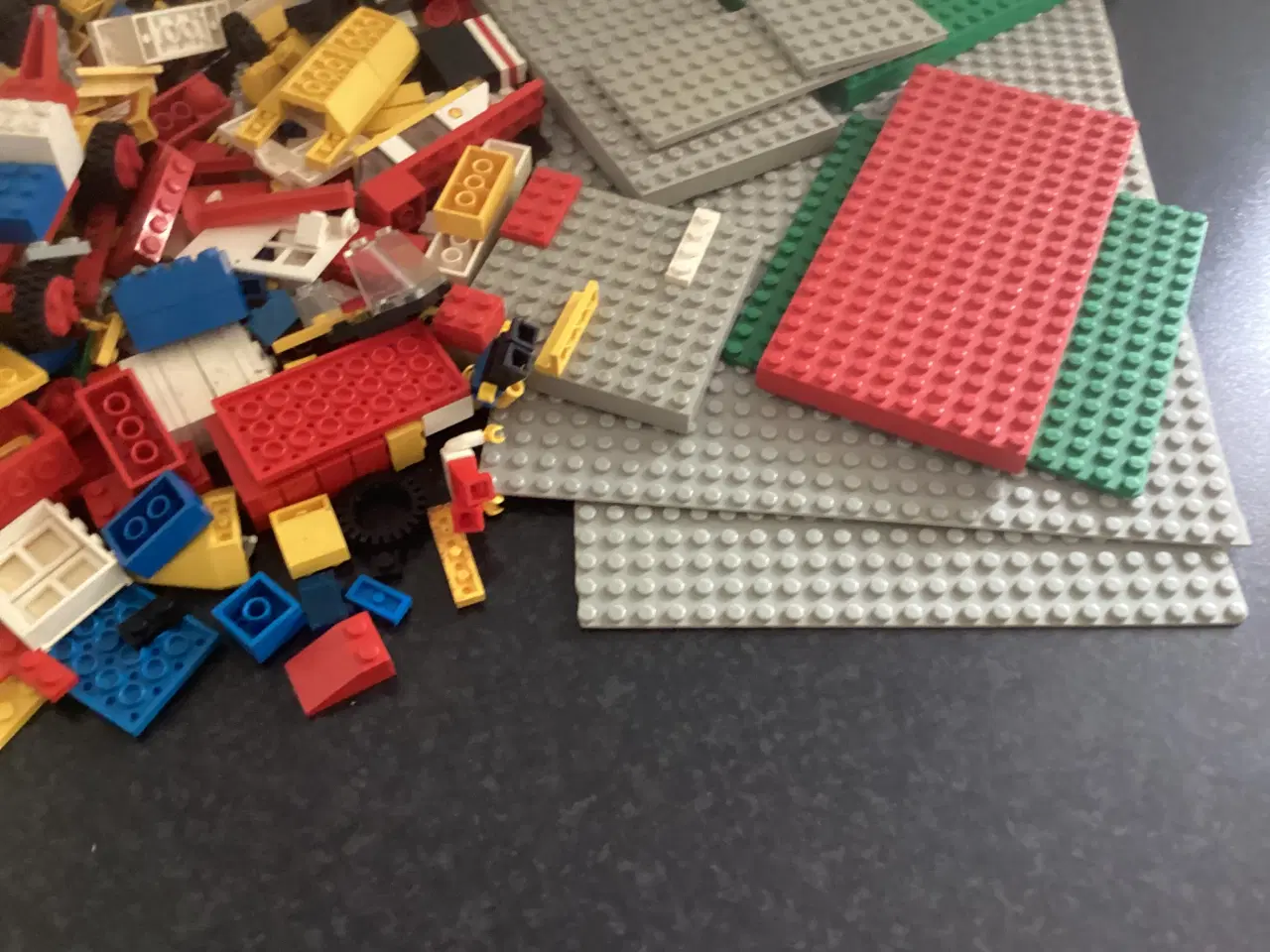 Billede 4 - Masser af lego og mange plader