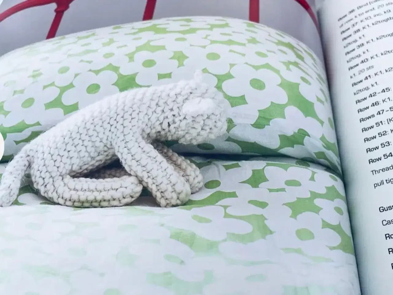 Billede 3 - “ the hand-knitted nursery “ Håndarbejdsbog