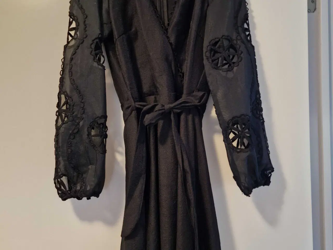 Billede 8 - Kjoler, nederdel og bluser sælges