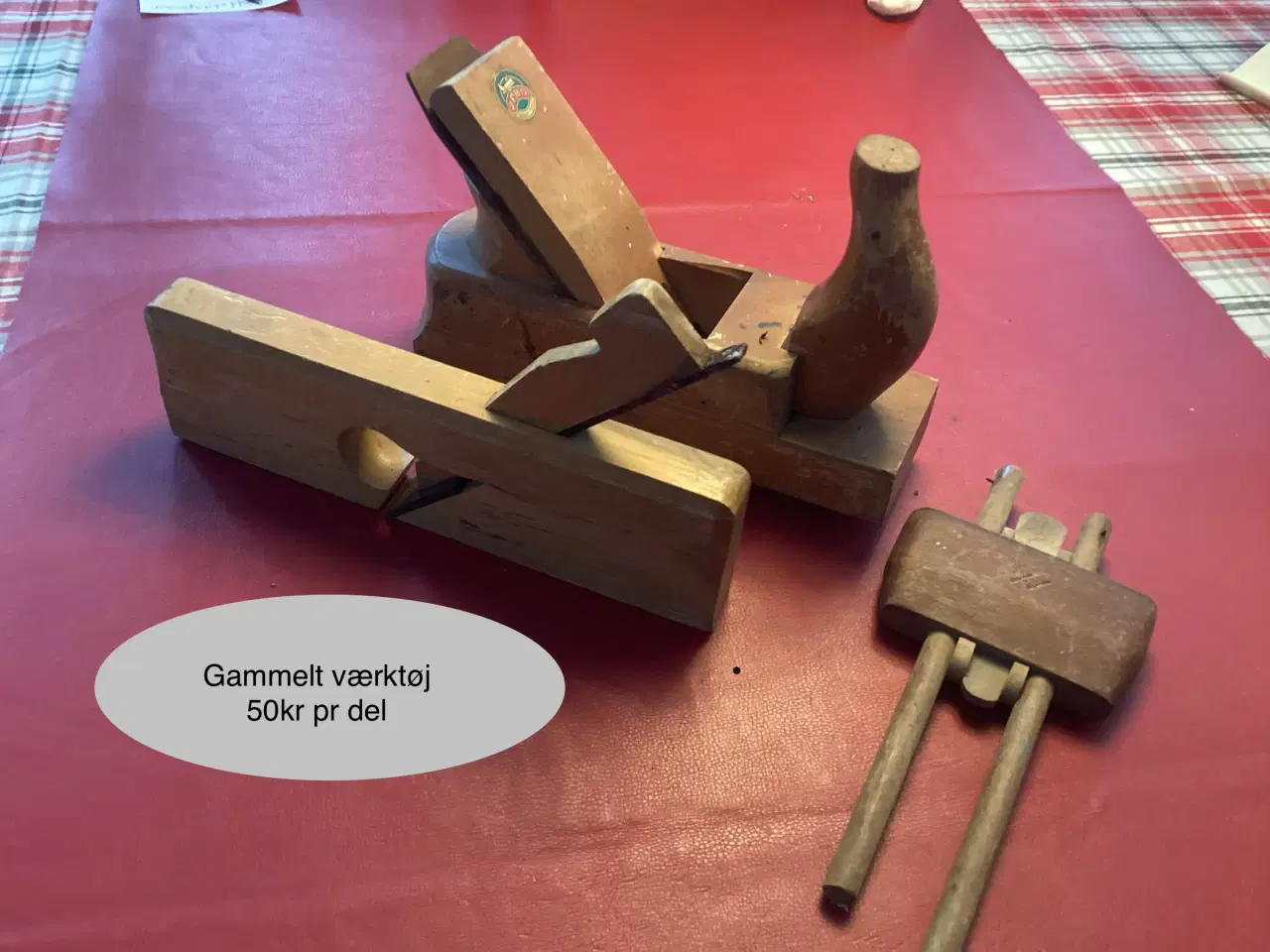 Billede 4 - Gammelt værktøj, stregmål og høvle