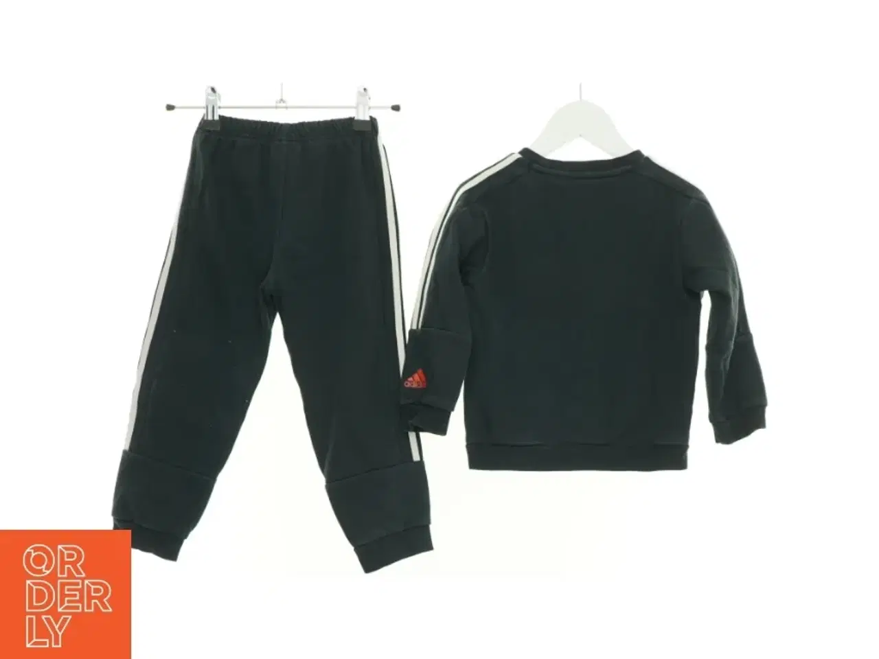 Billede 2 - Sæt træningstøj fra Adidas (str. 104 cm)