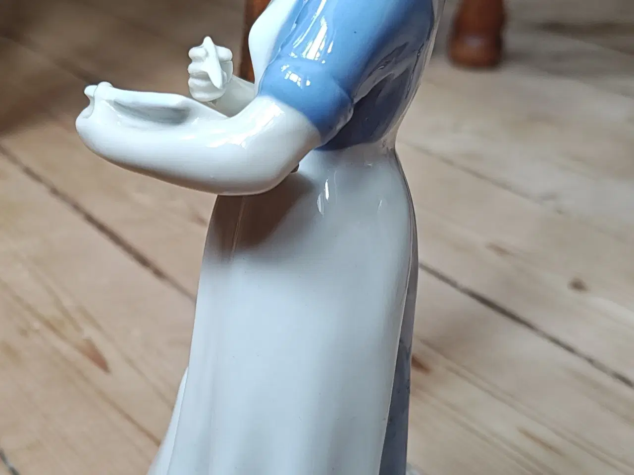 Billede 3 - Sygeplejerske Figur sygehus doktor