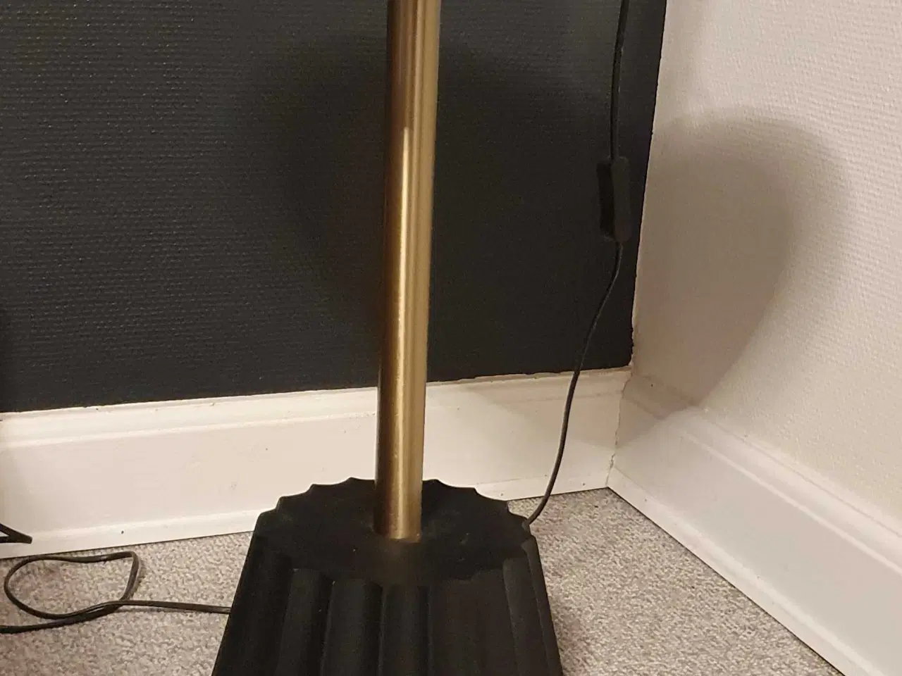 Billede 3 - Fint lille sidebord / sengebord.