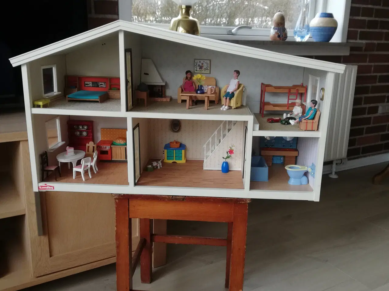 Billede 1 - Lundby dukkehus med indhold