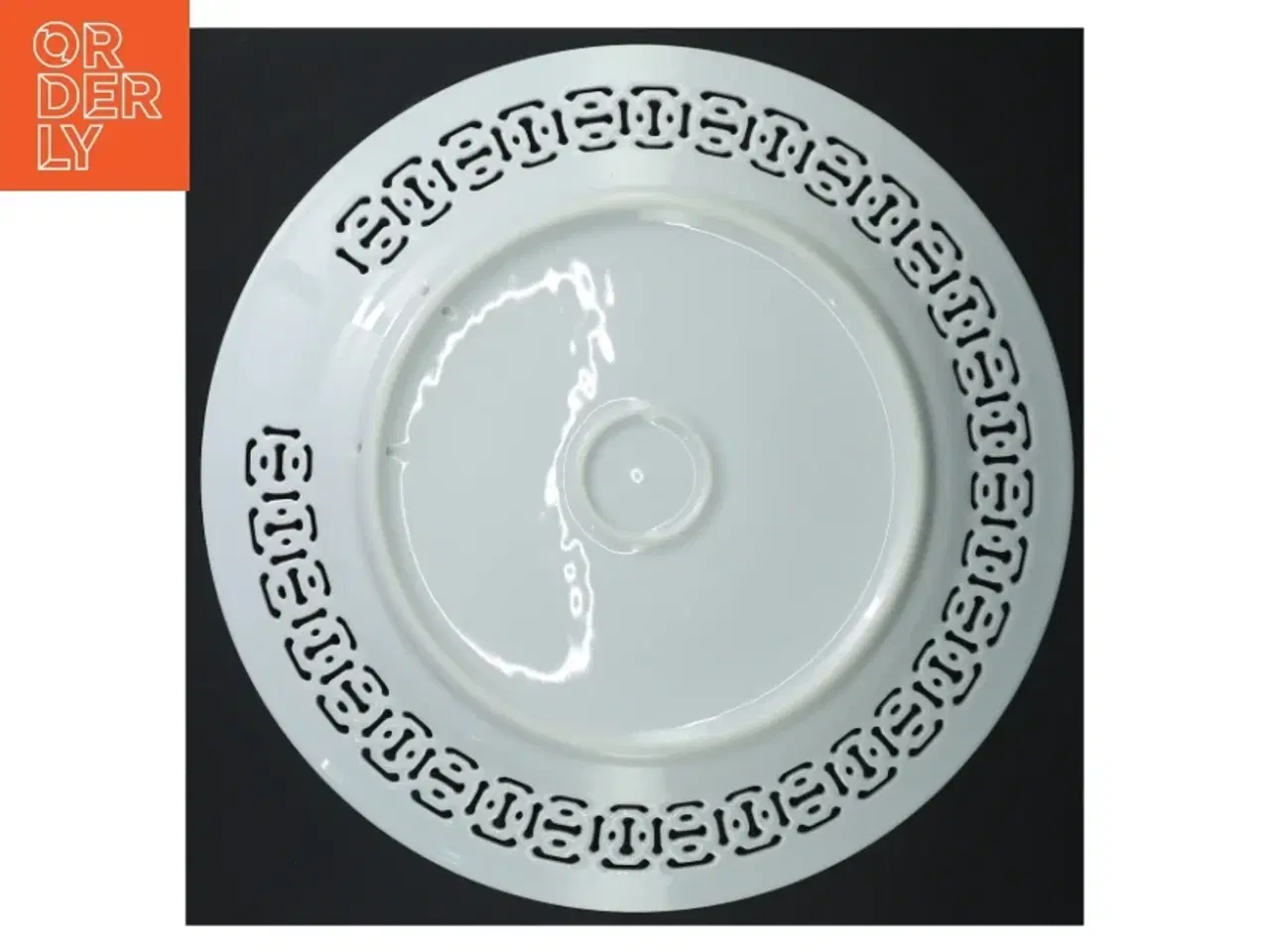 Billede 3 - Sæt med 5 hvide tallerkener (str. Ø. 27,5 cm)