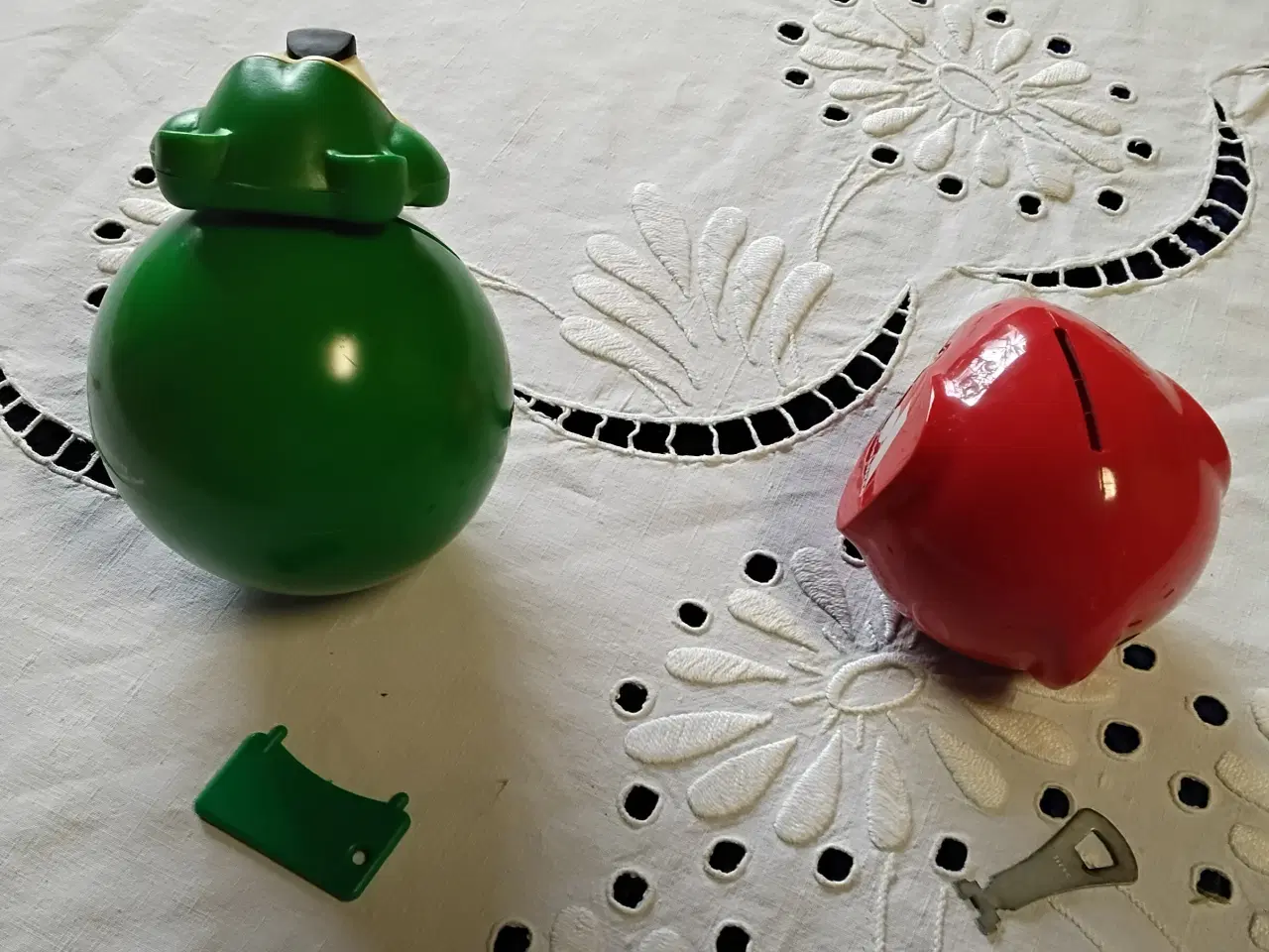 Billede 3 - 2 retro sparebøsser m/ org. nøgler - aldrig brugte