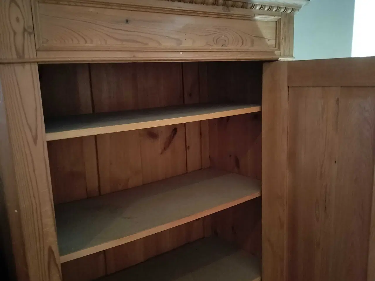 Billede 3 - Karlekammer skab 