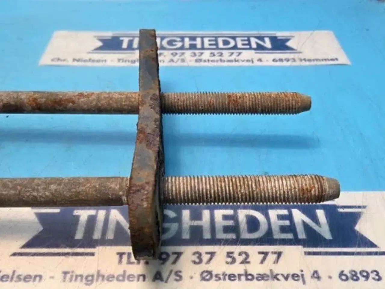 Billede 2 - New Holland 8340 Frontvægt Pin Sæt 801777536