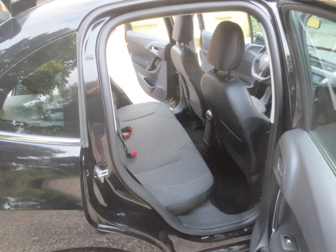 Billede 13 - Citroen C 3 1.2 i 82 Hk År 2016. Nysynet.