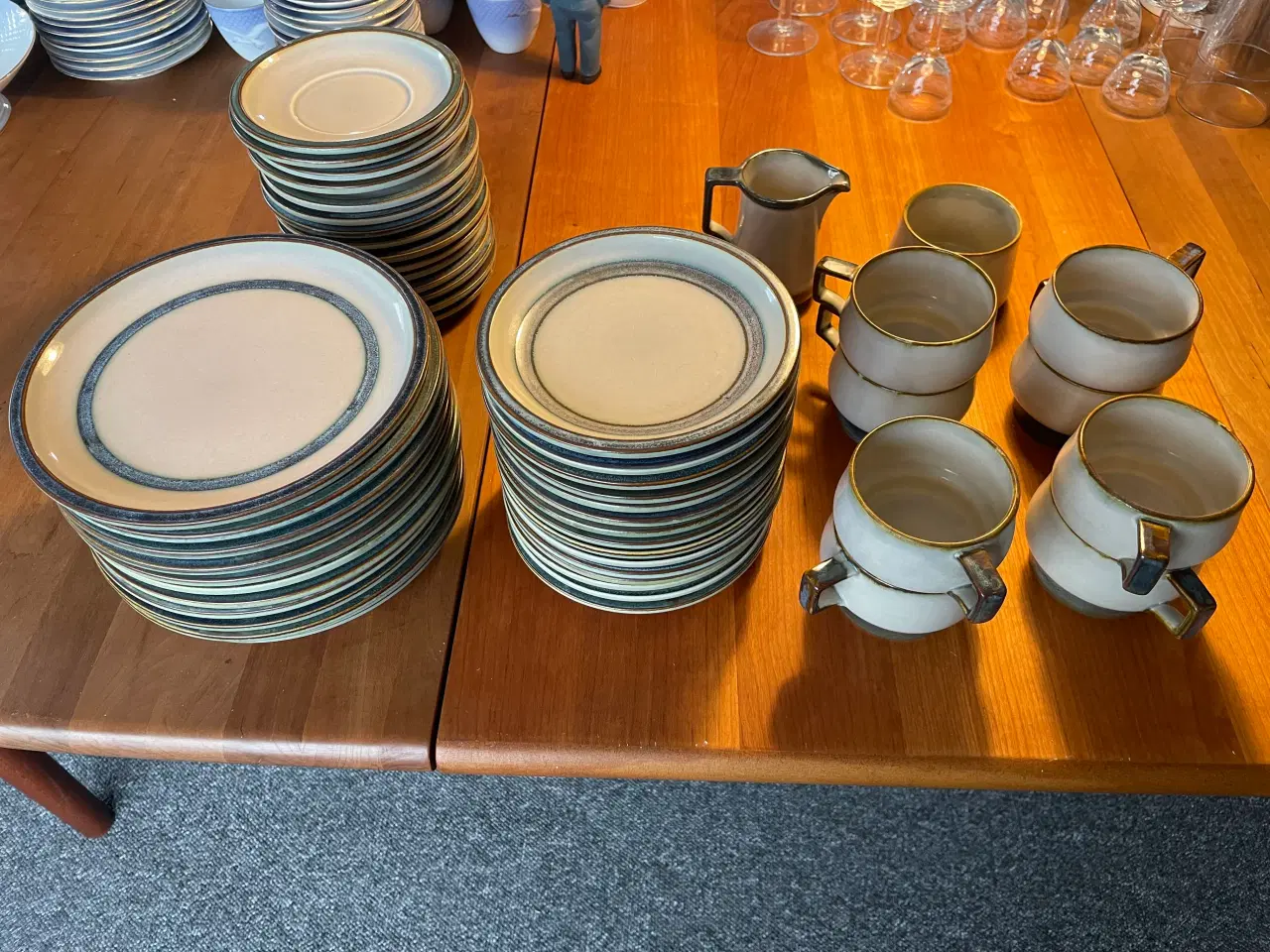 Billede 2 - Tena kaffestel og tallerkner