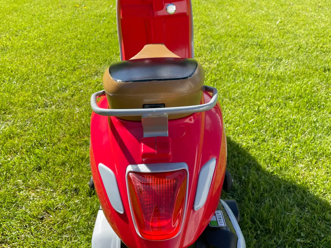 Billede 4 - Eldrevet Vespa 12V til børn