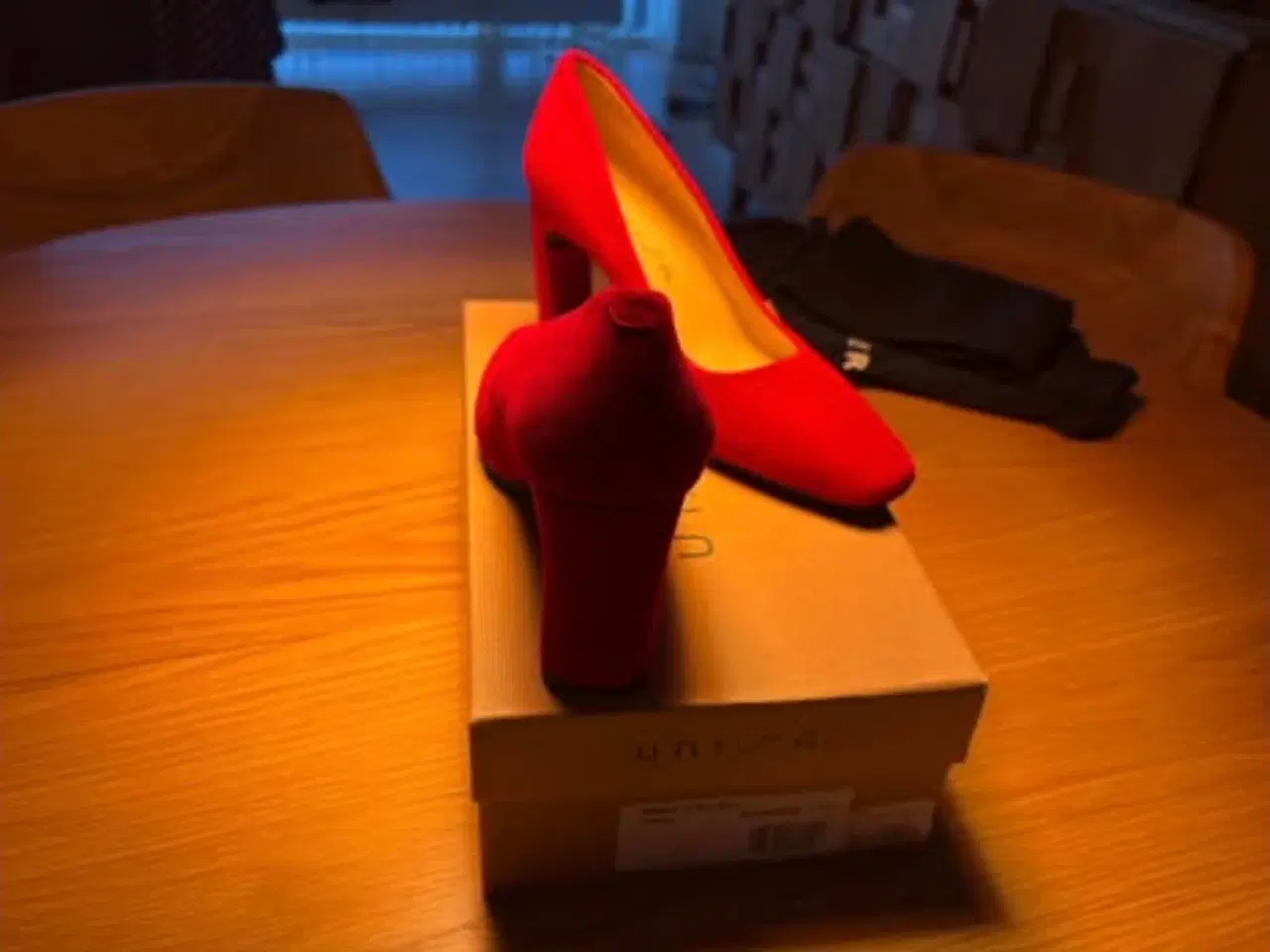 Billede 2 - Røde stiletter
