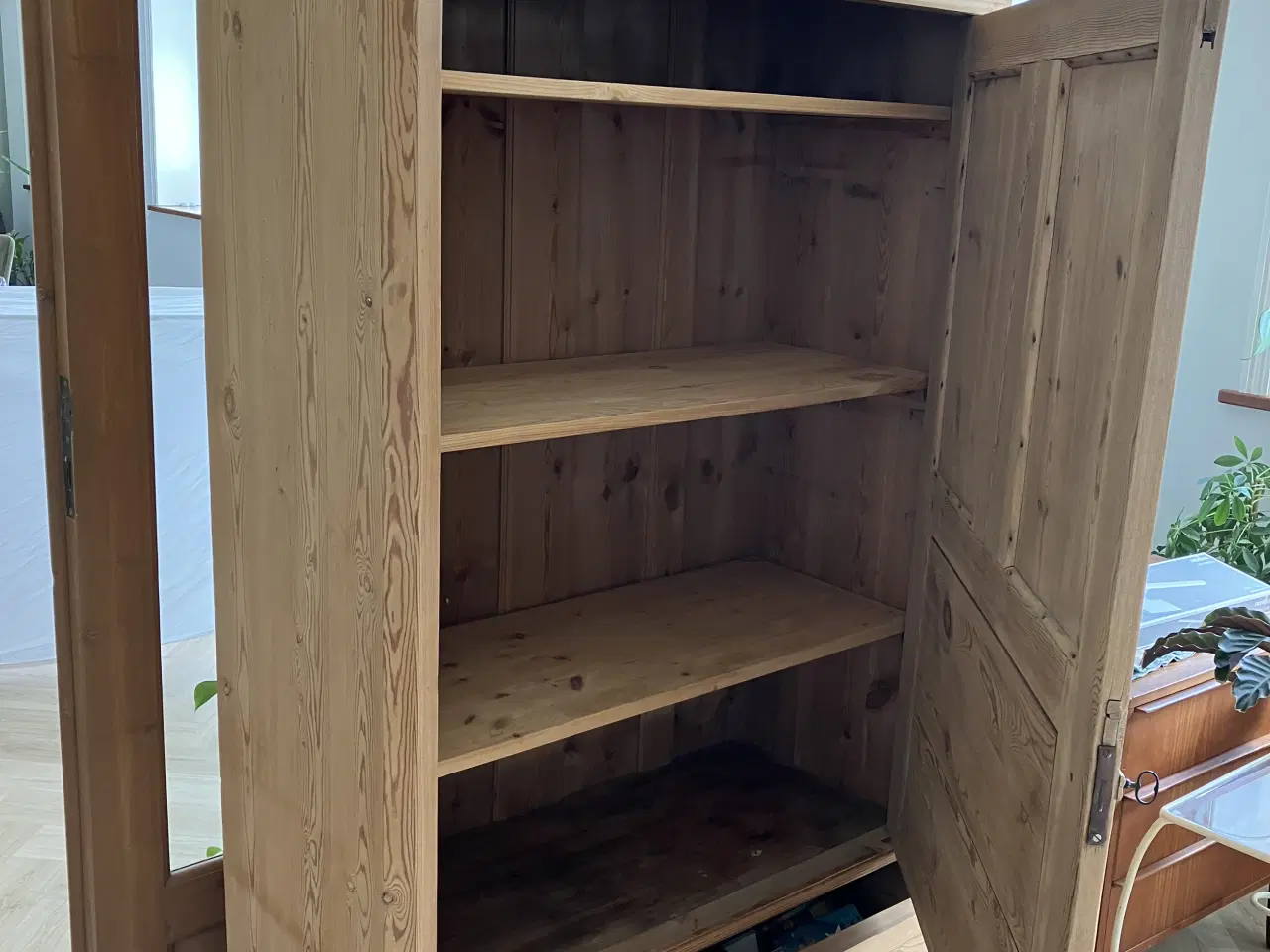 Billede 2 - Karlekammerskab