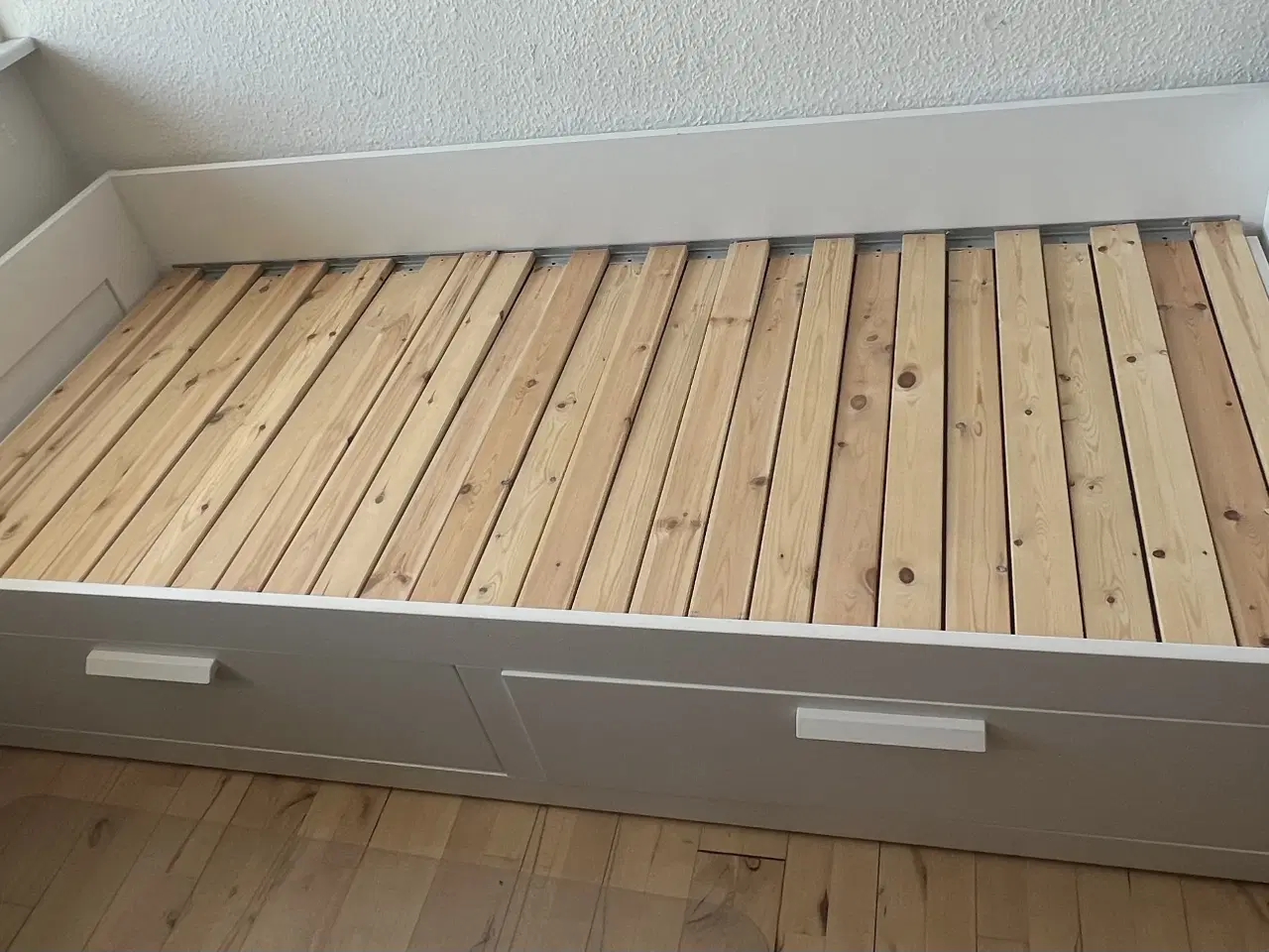Billede 1 - 1 stk IKEA BRIMNES seng m. opbevaring – 90x200 cm 