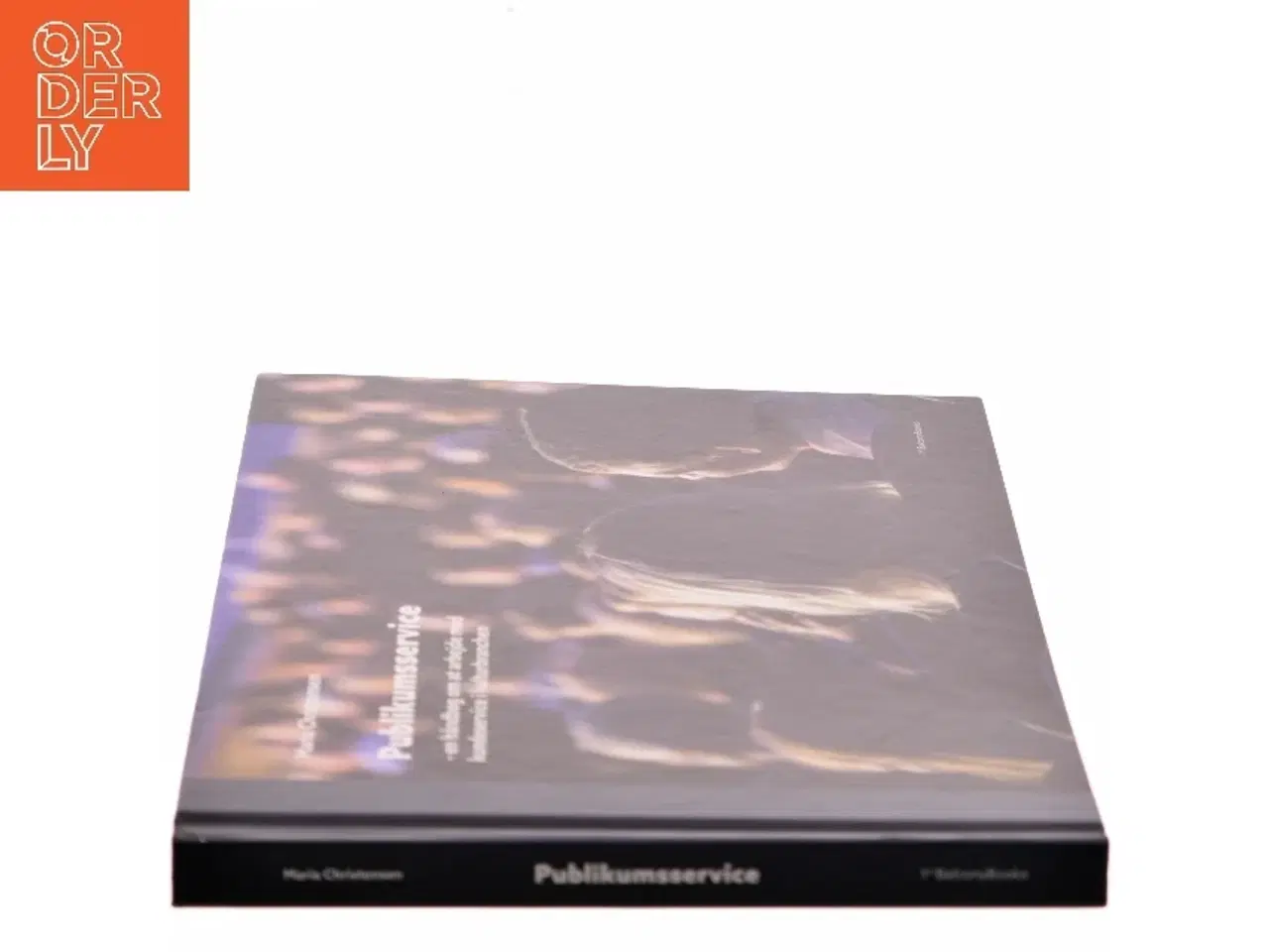 Billede 2 - Publikumsservice : en håndbog om at arbejde med kundeservice i kulturbranchen af Maria Christensen (f. 1964) (Bog)