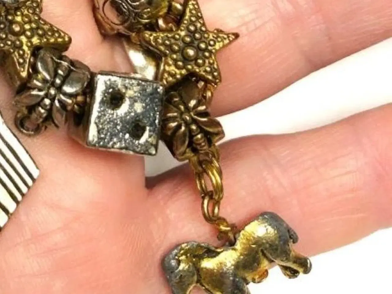 Billede 3 - Vedhæng med gylden hest