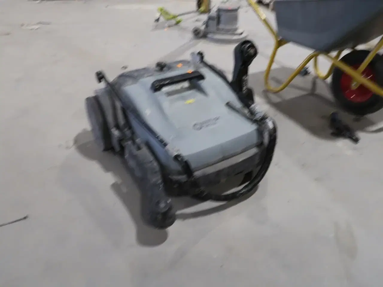 Billede 1 - Fejemaskine NILFISK SW250