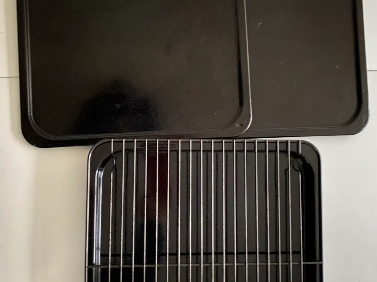 Billede 1 - 2 bageplader og en bradepande med rist til Voss