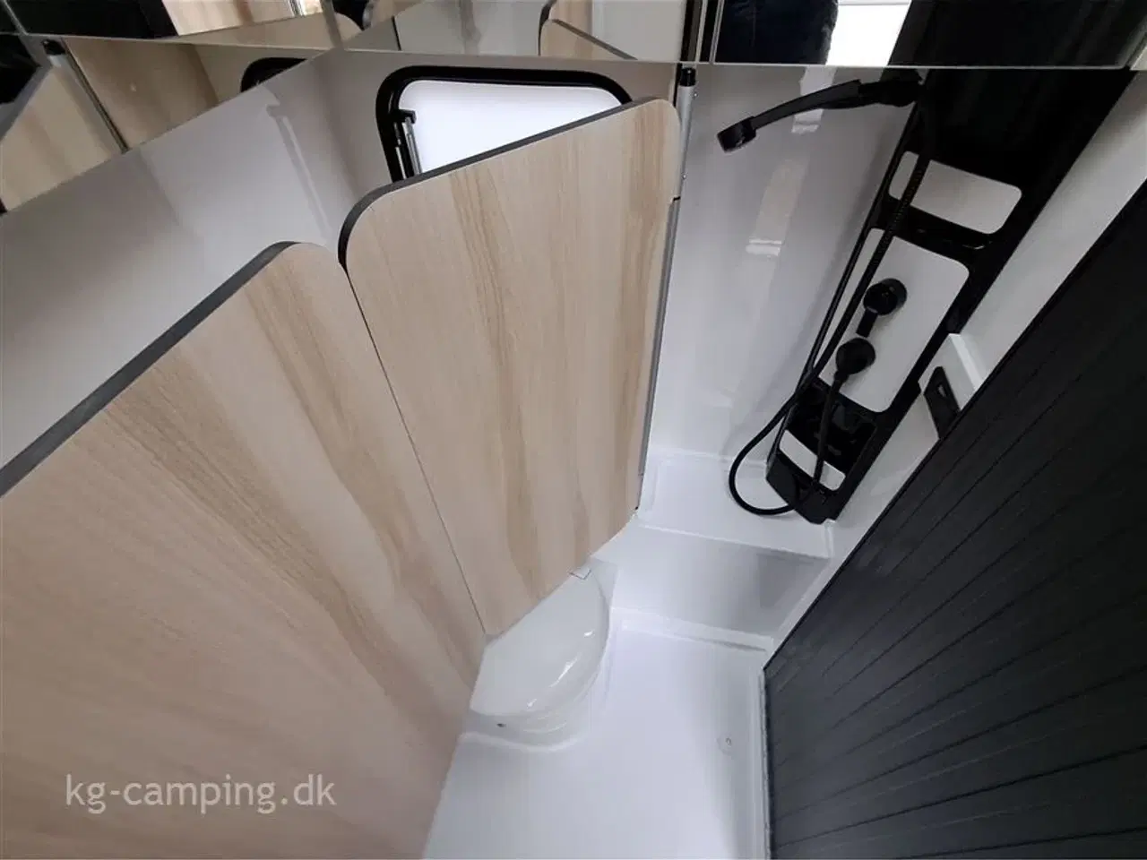 Billede 13 - 2026 - Hobby De Luxe 460 SFf   Ny 2026 Kampagne model DK LINE fra HOBBY - kan nedvejes til 1350 kg.