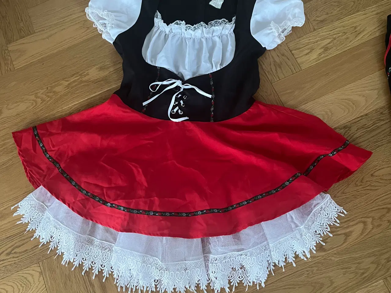 Billede 3 - Divers kostumer til voksne og børn