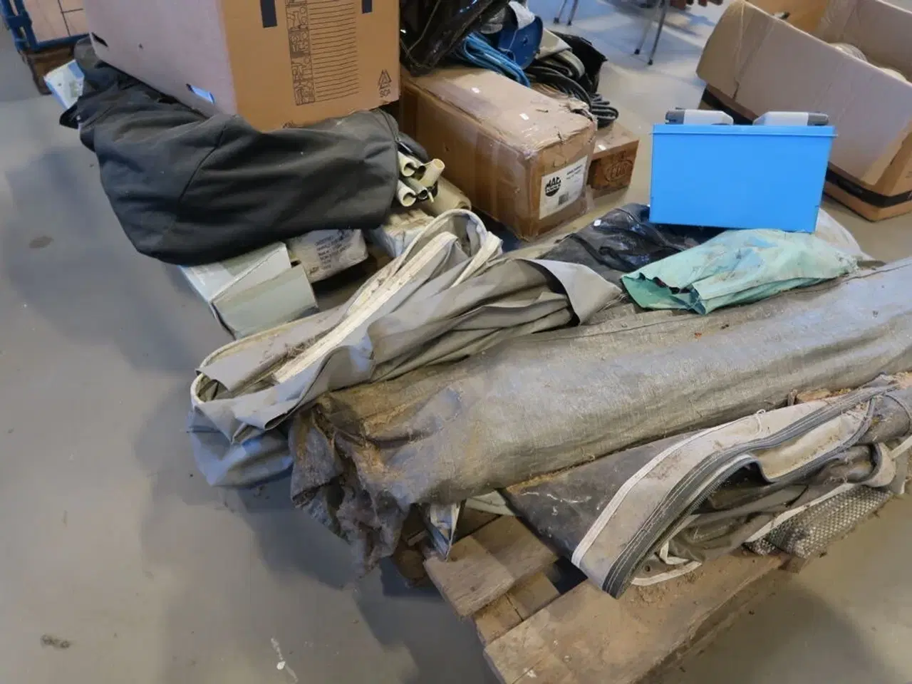 Billede 8 - Campingudstyr på 2 paller