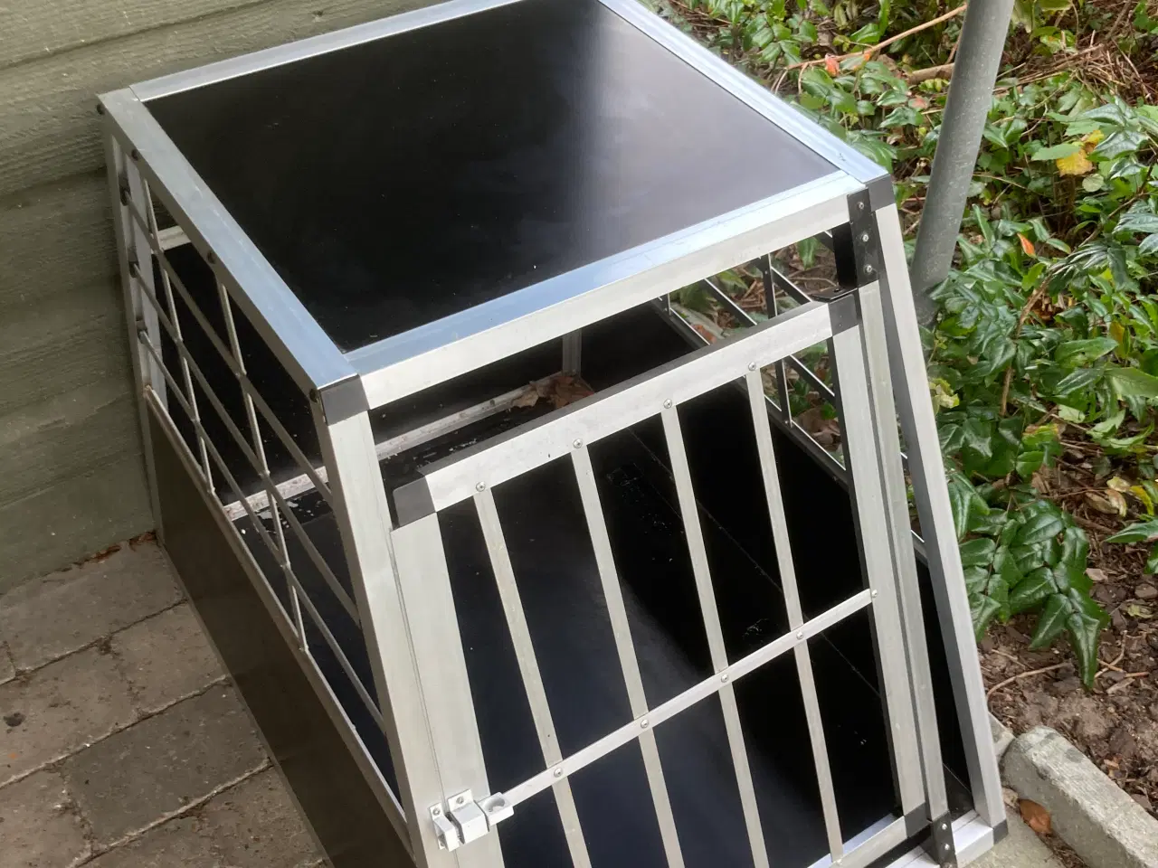 Billede 1 - Flot hundebur til salg