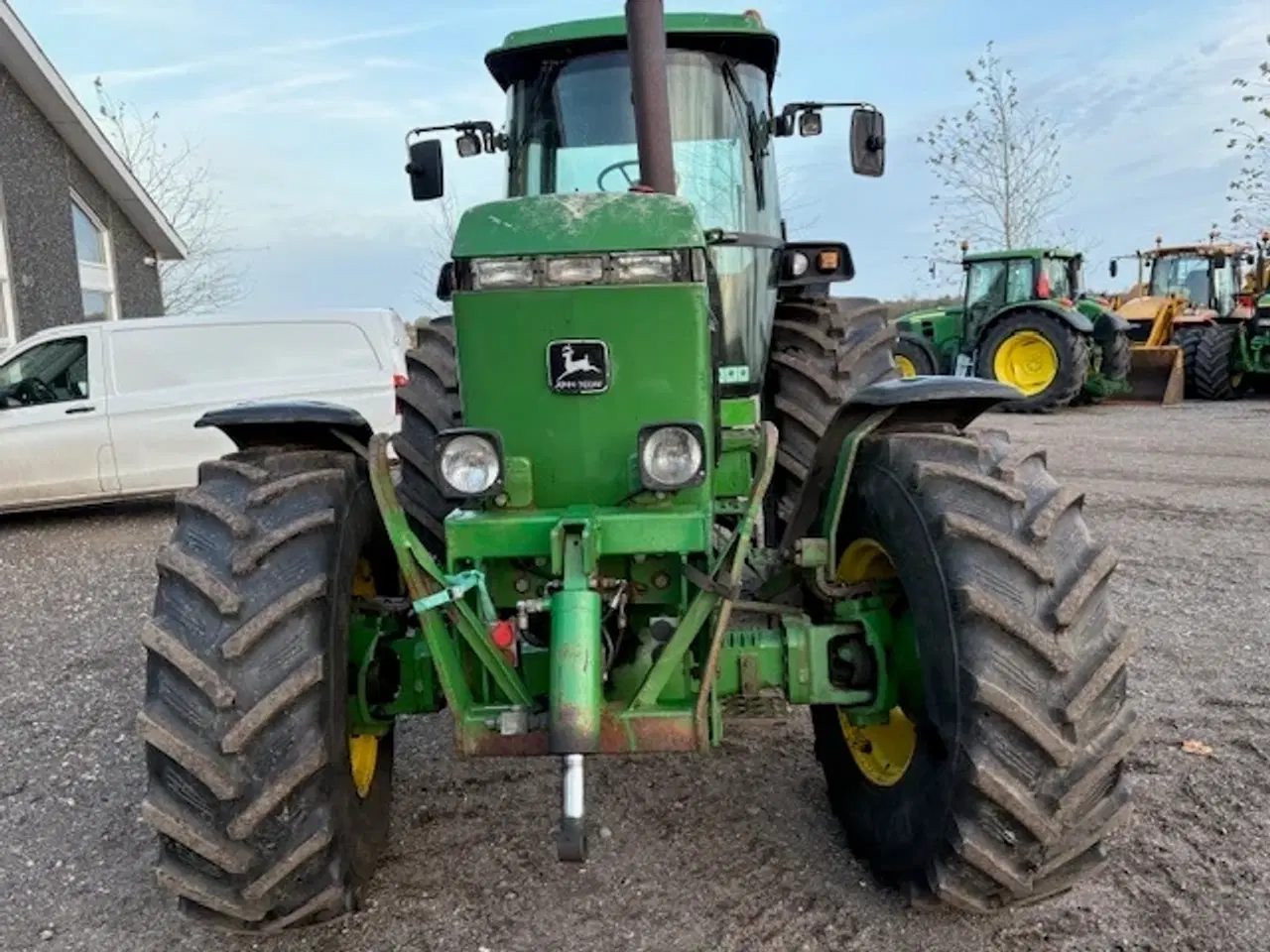 Billede 4 - John Deere 4055 FRONTLIFT, NÆSTEN NYE DÆK