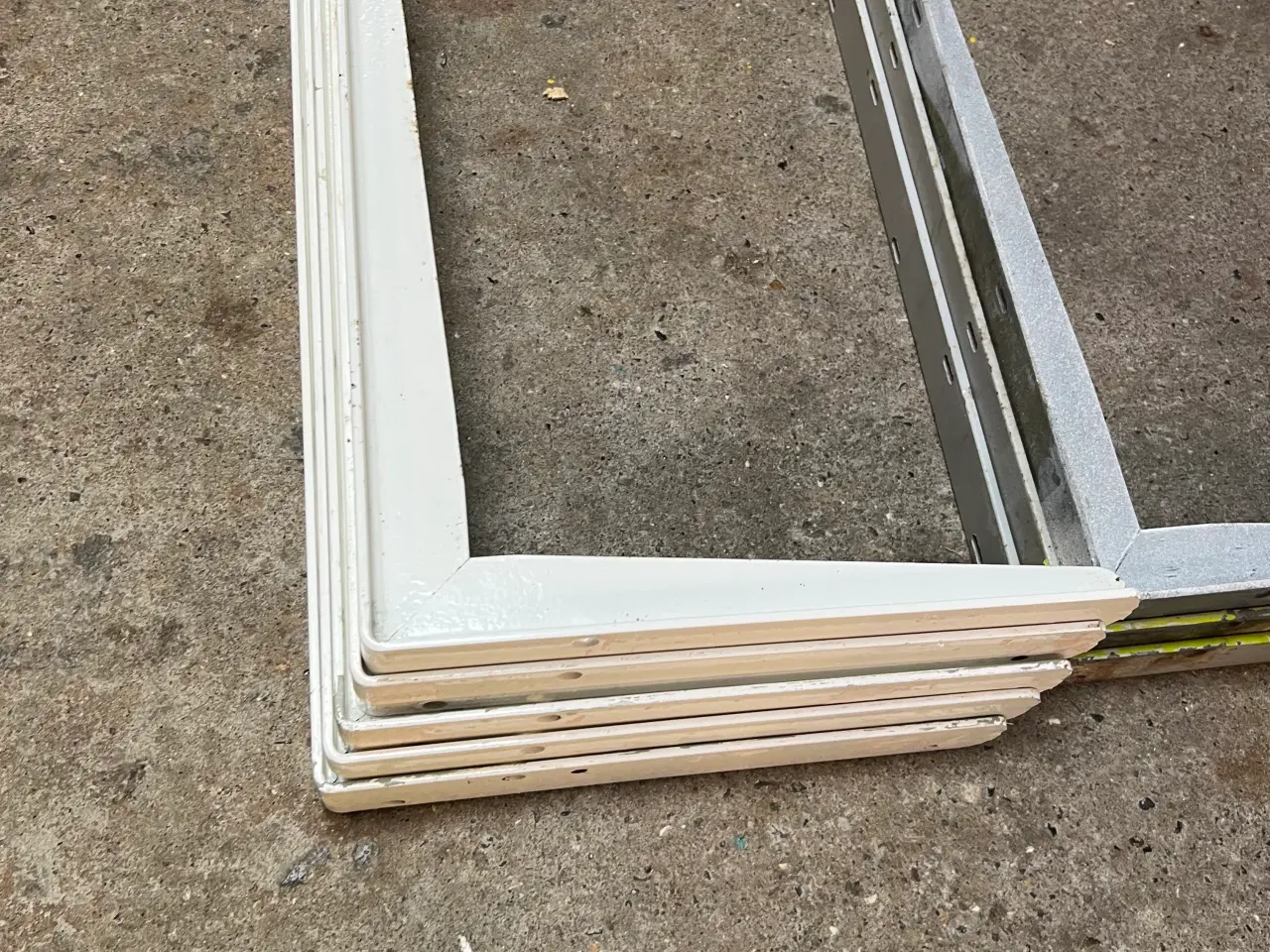 Billede 1 - Hyldeknægte i flere størrelser