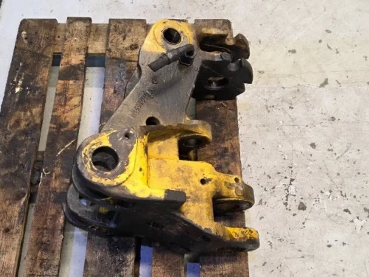 Billede 11 - New Holland LB110 Beslag 85803623