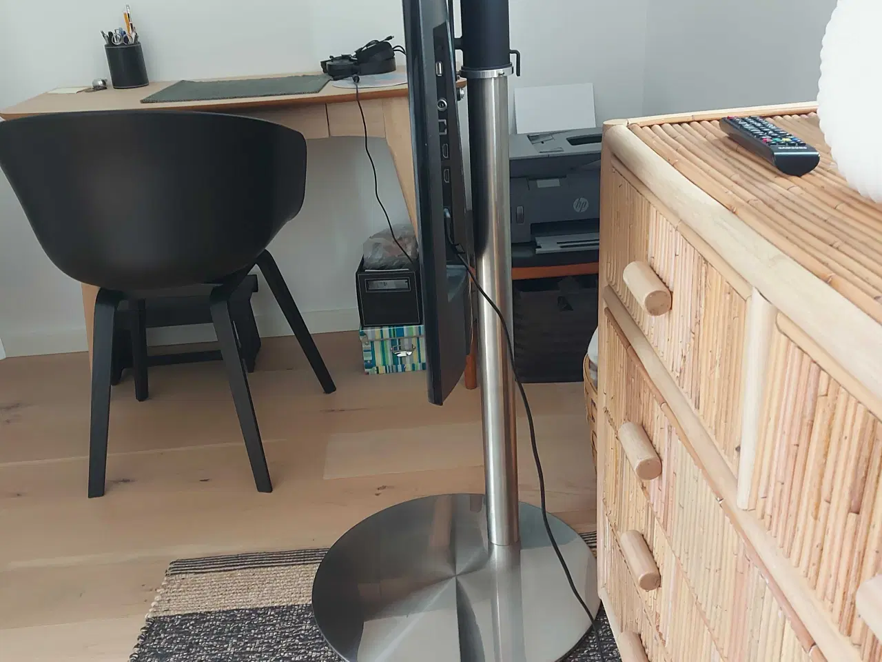 Billede 1 - Tv med sokkel 