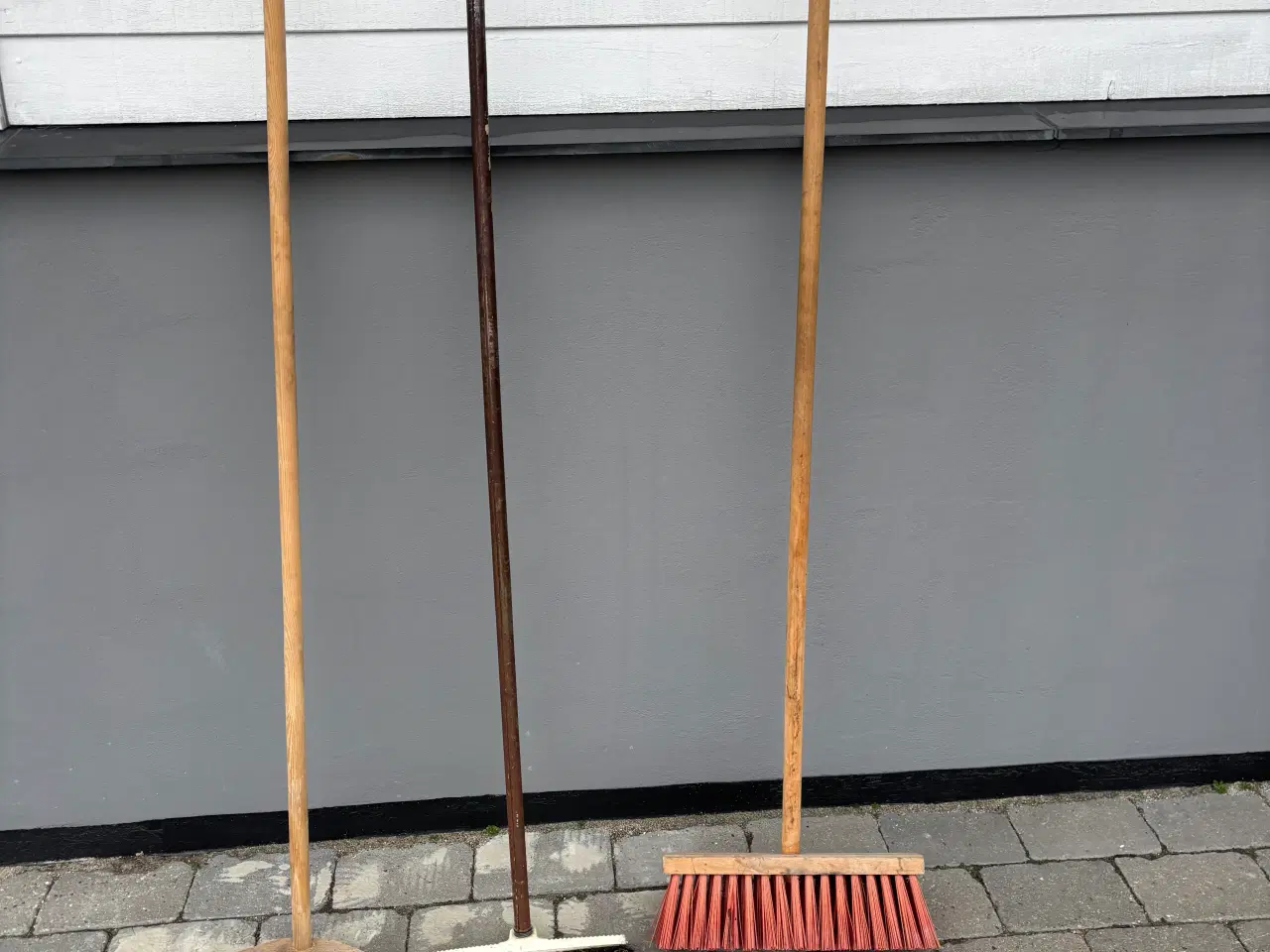 Billede 1 - FejeKosteSæt - Gade-/Feje- og Skrubbekost