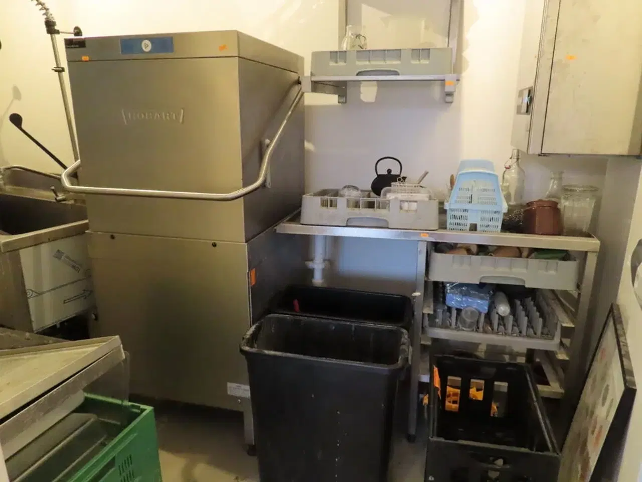 Billede 3 - Industriopvaskemaskine, HOBART AMX-10 inkl. bord og bakker