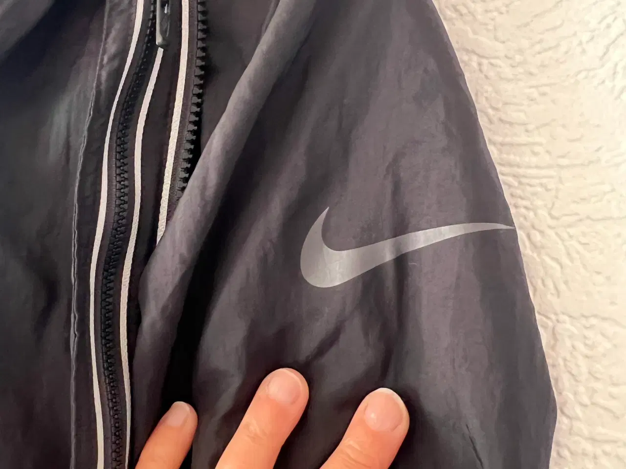 Billede 15 - NY Sort Nike Tech Pack Jakke. (Str. L/147-158 Cm.)