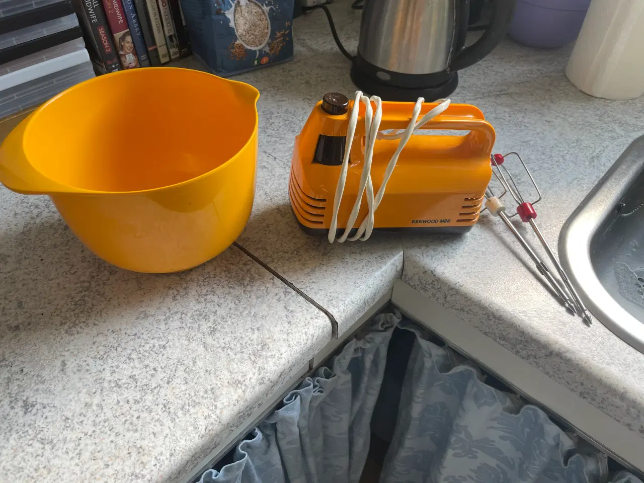 Billede 1 - Retro håndmixer med Magrethe skål gul