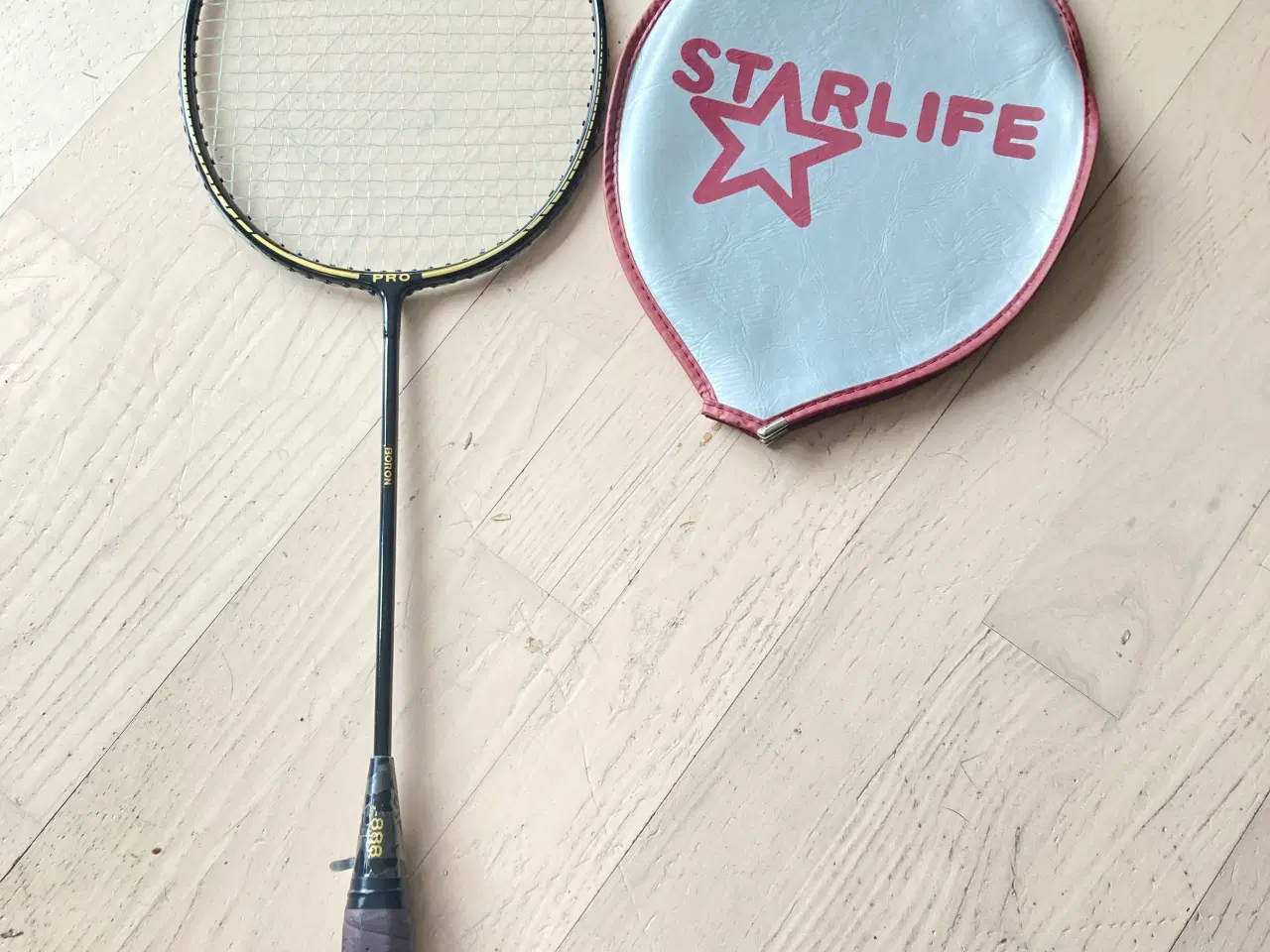 Billede 4 - 3 Badminton  Ketsjer, Taske og 6 fjerbolde