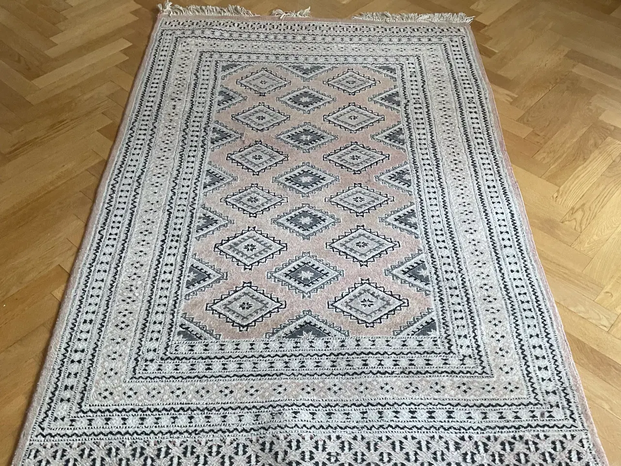 Billede 1 - Maskinknyttet tæppe.